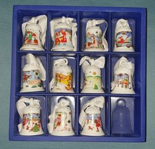 11 kleine Porzellan - Glöckchen im Setzkasten von AHORNBLATT - Merry Christmas