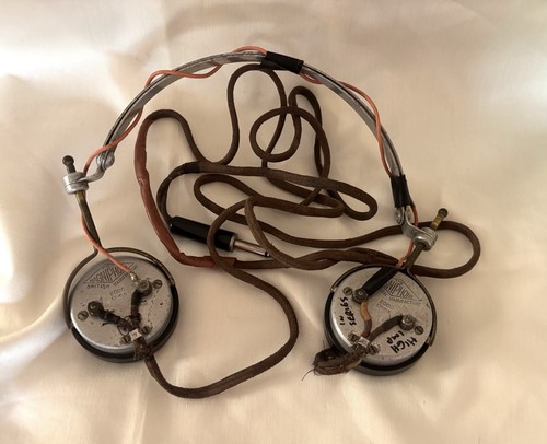 Vintage ww2 radio - ww2,