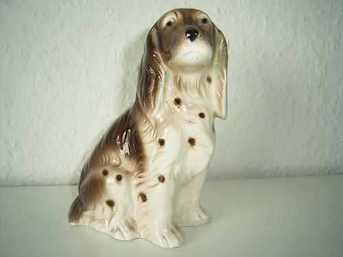 Porzellanfigur-sitzender