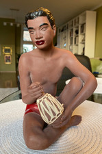 Keramikfigur. Junger Mann