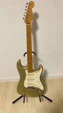 Fender Classic Player Strat in shoreline gold