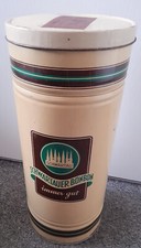 Große alte Blechdose