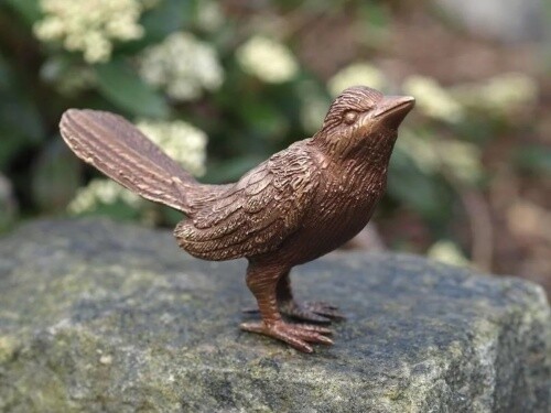 Bronzefigur kleiner stehender