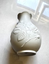 Kaiser Porzellan Vase Bisquitporzellan – Modell 655 – weiße Reliefvase mit Rosen