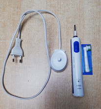 BRAUN Oral-B Professional Care Type 4729 + Ladegerät + Bürste