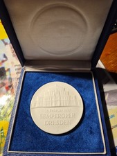 DRESDEN / SACHSEN: Porzellan-Medaille 1985. DDR - WIEDERERÖFFNUNG SEMPER-OPER.