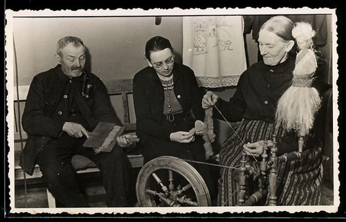 Foto alte frau spinnrad - foto-ak,