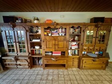 Robuste Massivholz Wohnwand