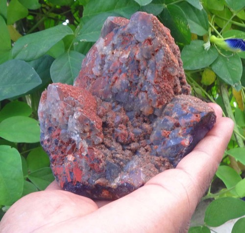 Roter amethyst auf chalcedon - amethyst,
