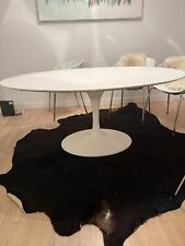 Wunderschöner weißer Esstisch Mit Tulip Fuß