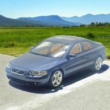 Volvo S60R Blau  1:18 DNA