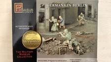 Germans in Berlin 1:72
