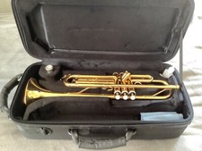 Yamaha YTR B Trompete mit Tragetasche, Trompetenständer, Öl, Fett und Putztuch 