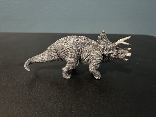 Jurassic world triceratops - jurassic,