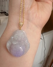 Großer eisiger lila Buddha