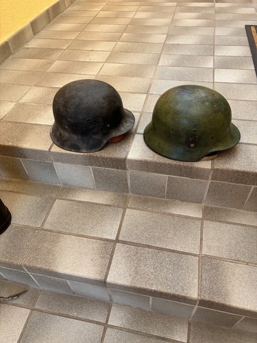 Stahlhelme und eine - 2,
