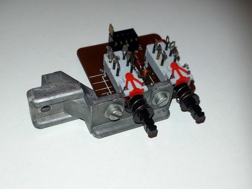 Platine mit druckschaltern aus - platine,