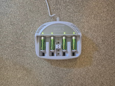 Rundzellen + 9V Block  Ladegerät  Ansmann Basic 5 plus