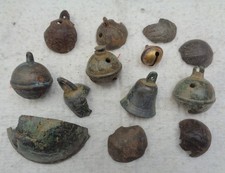 Bronzeglocken und Teile 16