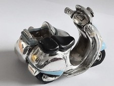 Motorrad in Silberfarbe Figur