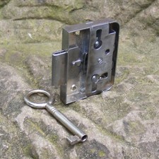 altes Aufsatzschloss Dornmaß 25mm Schrankschloss 44x58,5mm Möbelschloss