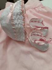 Haube und Schuhe für Antike