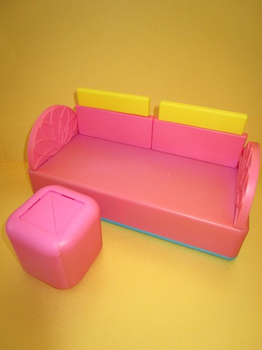 Altes sofa mit - sofa, tisch