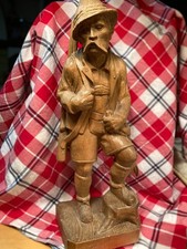 Holzfigur geschnitzter Jäger