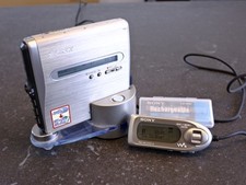 Sony MZ-NH1 Net MD Walkman Hi-MD Tragbarer Minidisc-Recorder - Silber