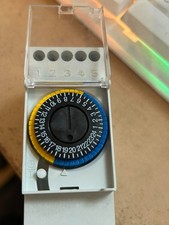 Original NEWA Zeitschaltuhr SKU-35  mechanisch unbenutzt !