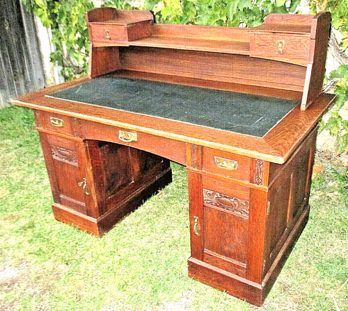 Großer schreibtisch - großer,