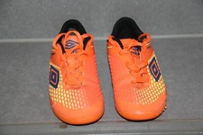 UMBRO Hallen Fussball Schuhe Gr 32 neon orange