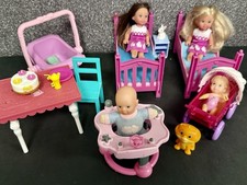 Simba Kinderzimmer  mit Baby für Barbie Puppen, Hoch Bett, Laufstall,Tisch,