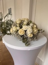 Elegantes Blumen-Tischgesteck