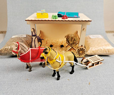 Schleich Pferde mit Zubehör Ponystall Offenstall Geschirr Decken Halfter Sattel