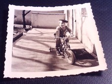 Altes Foto kleines Kind mit