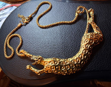 Halskette Leopard - Panther Angriff springend goldfarben Statement Kette