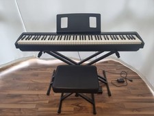 Roland FP-10 BK Digitalpiano mit Netzteil Notenhalter, Pedal, Ständer und Hocker