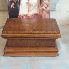 Antike Holzkiste mit