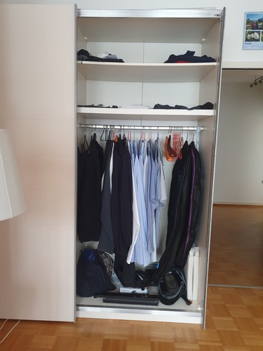 Kleiderschrank mit