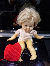 Schildkröt blonde Puppe mit Schlafaugen 37 cm Schlamperle mit Rotkäppchen Mütze