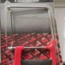 Handfliesensäge schneidet