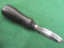 WERKZEUG VOM SATTLER UND SCHUSTER  NAGEL UND KRAMPENHEBER