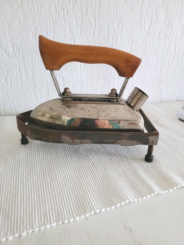 Schweres altes bügeleisen - schweres,