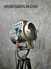 1/5 Restaurierter vintage Filmscheinwerfer Theaterlampe auf Holzstativ 1950er