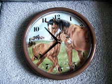 Quartz Wanduhr ~ Pferde mit Horse Sound ~ 25cm - Top