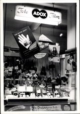 Foto Schaufenster von einem Foto-Geschäft, Adox Film - 11045454