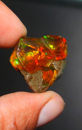 Opal rough welo fire - ct,