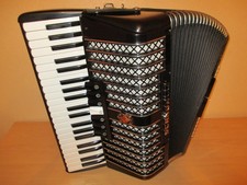 Akkordeon Scandalli mod. 137, 120 Bass mit Koffer