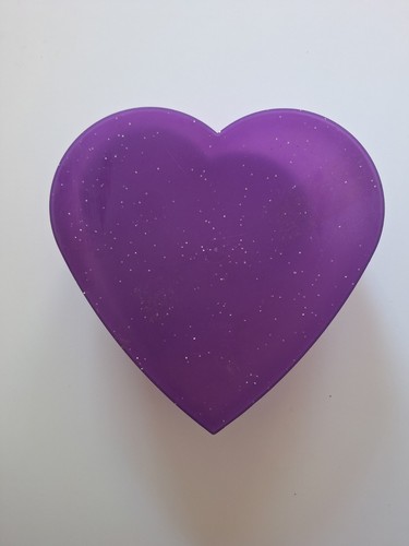 Herzförmige lila kisten mit - herzförmige,